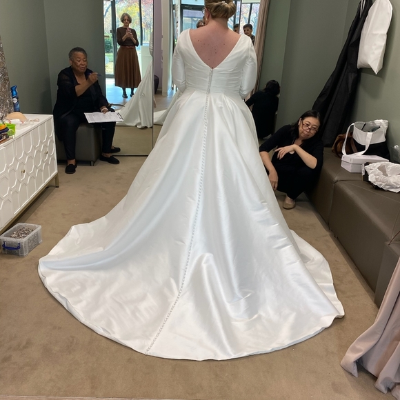 Wedding Dress- V neck long sleeve with button details size 28 - Picture 10 of 11